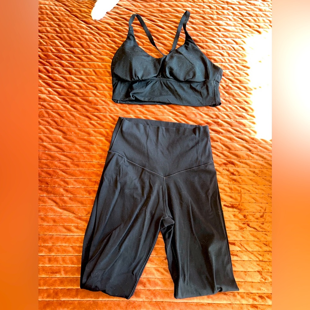 Aerie Offline Stretch Sports Bra and Chill Play Move High Rise Leggings Set